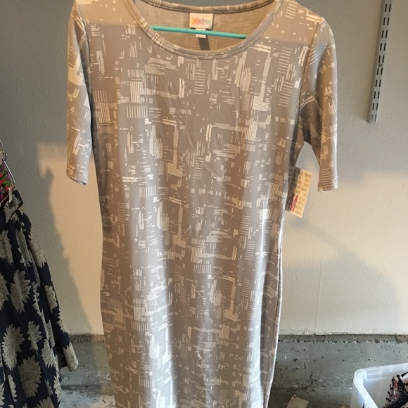 Size medium Julia lularoe new with tags - Picture 1 of 2